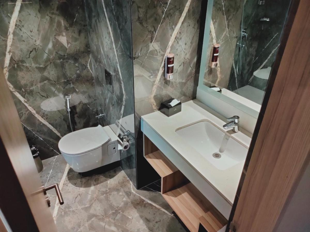 Radisson Hotel Bareilly Airport מראה חיצוני תמונה