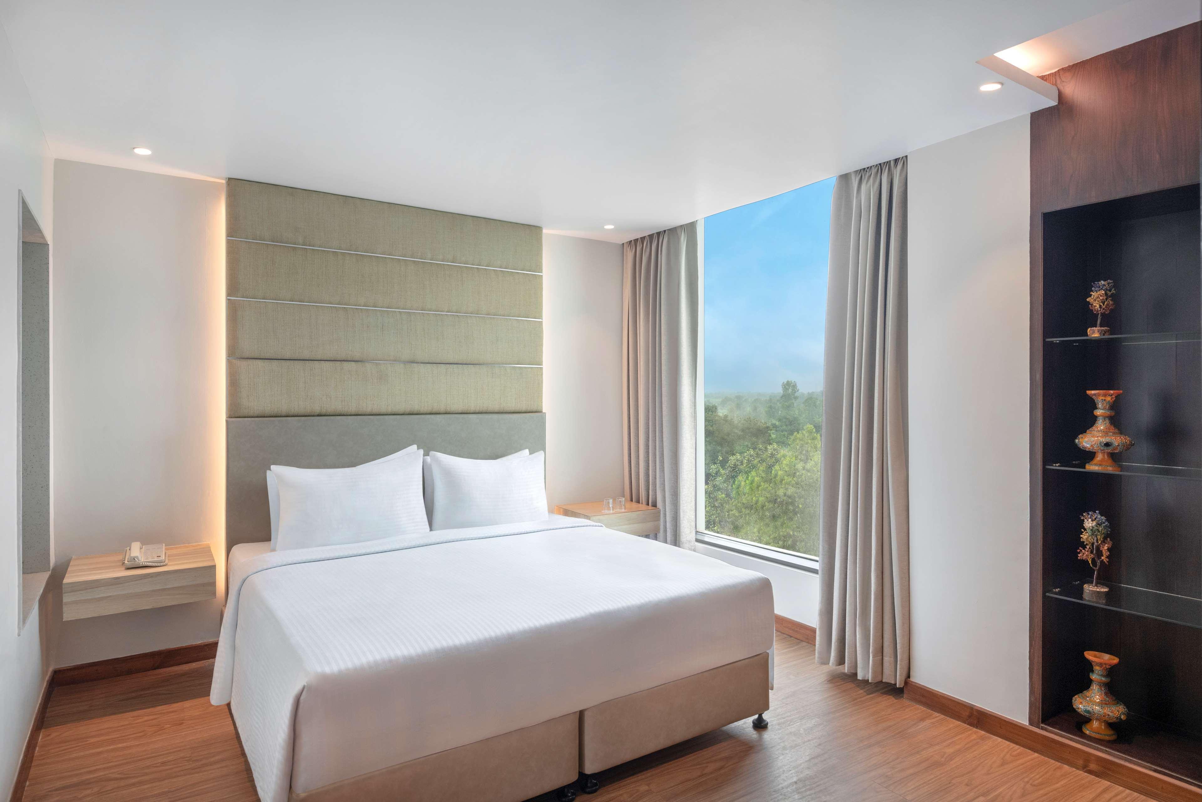 Radisson Hotel Bareilly Airport מראה חיצוני תמונה