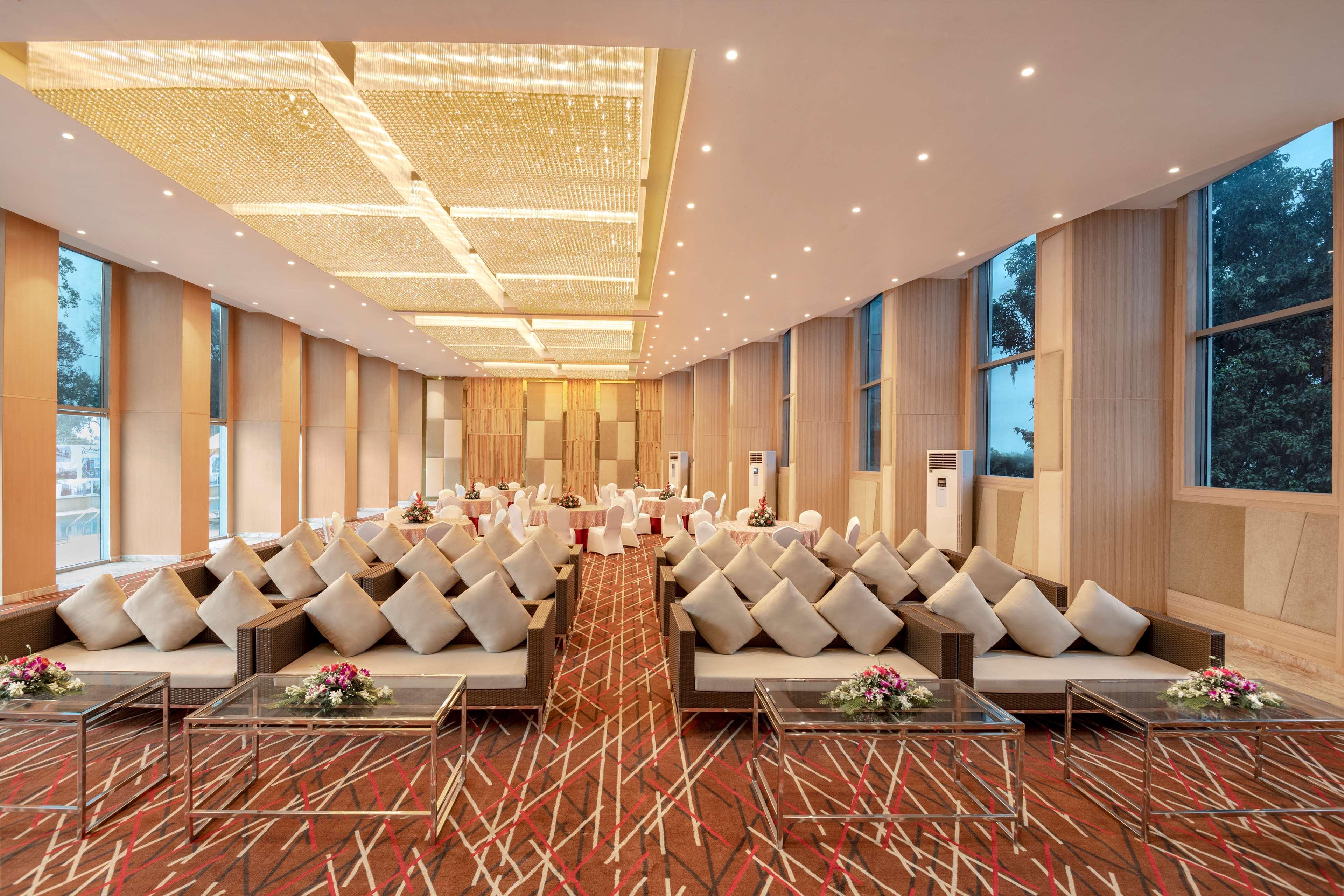 Radisson Hotel Bareilly Airport מראה חיצוני תמונה