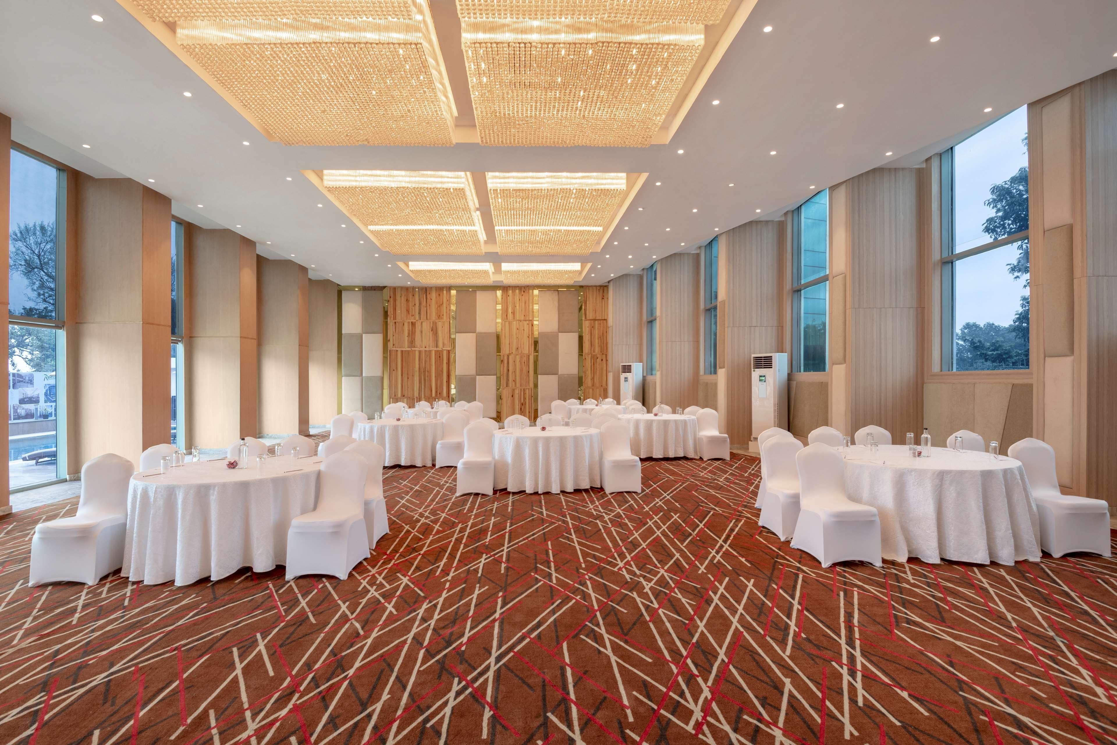 Radisson Hotel Bareilly Airport מראה חיצוני תמונה