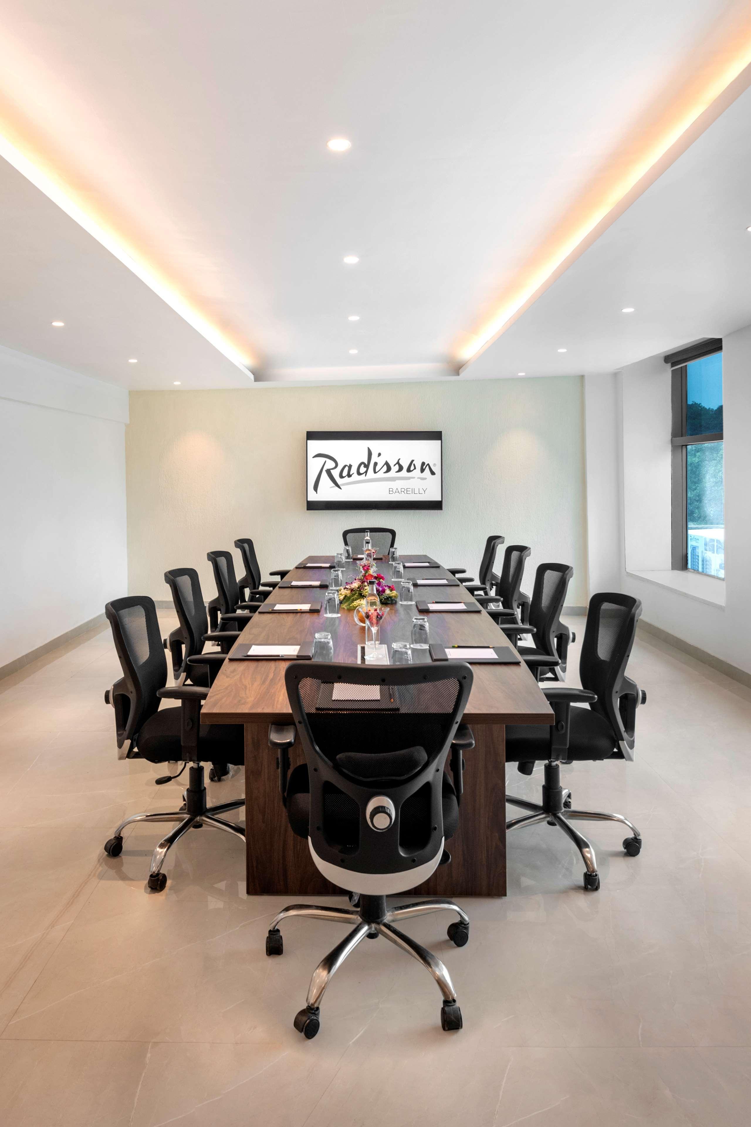 Radisson Hotel Bareilly Airport מראה חיצוני תמונה