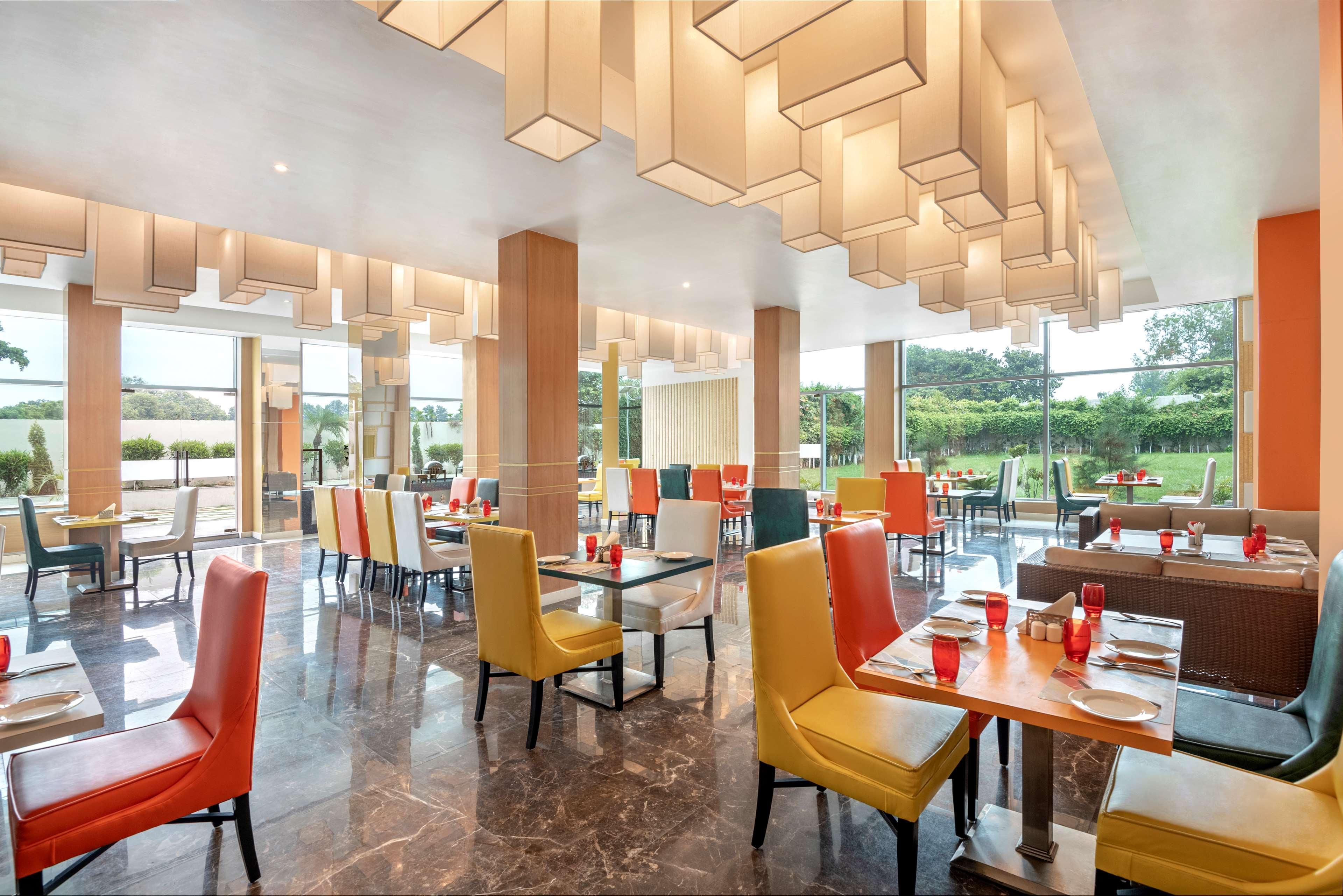 Radisson Hotel Bareilly Airport מראה חיצוני תמונה