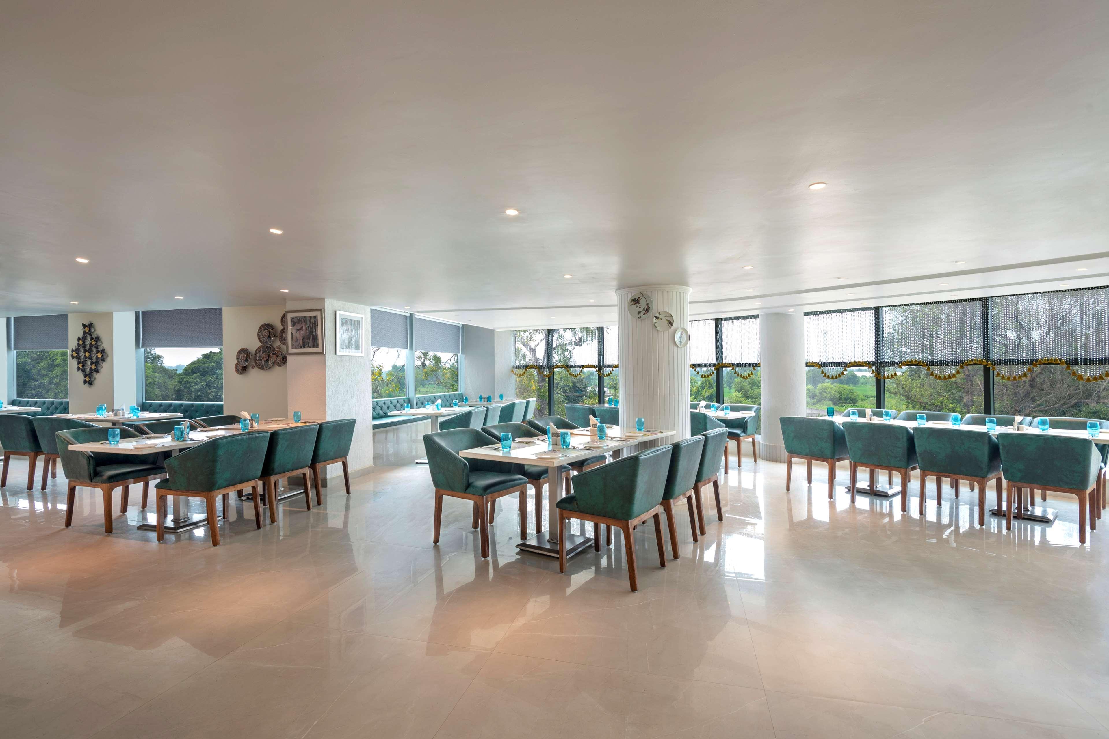 Radisson Hotel Bareilly Airport מראה חיצוני תמונה
