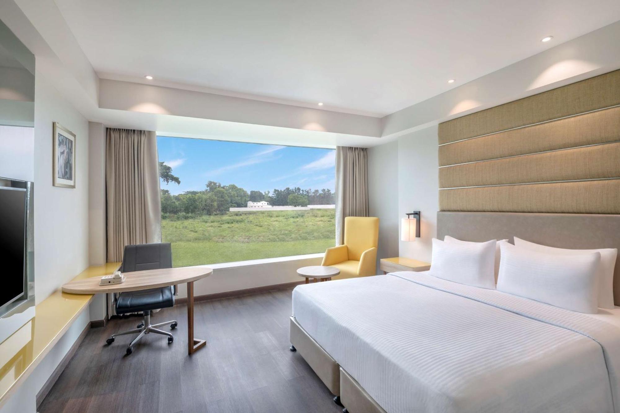 Radisson Hotel Bareilly Airport מראה חיצוני תמונה