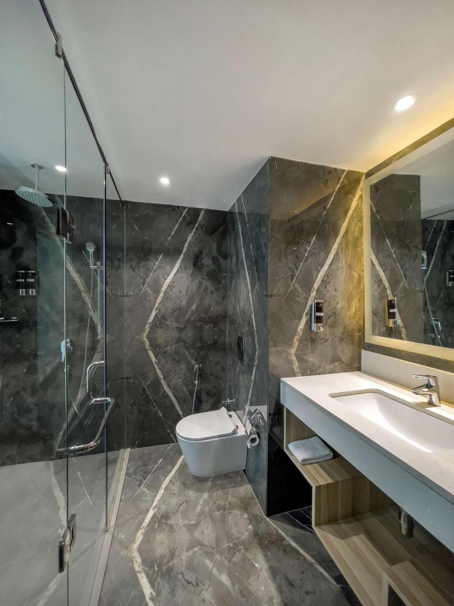 Radisson Hotel Bareilly Airport מראה חיצוני תמונה