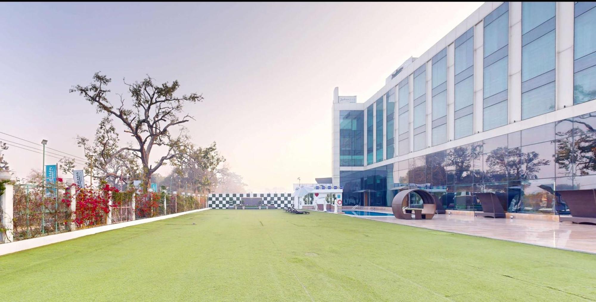 Radisson Hotel Bareilly Airport מראה חיצוני תמונה