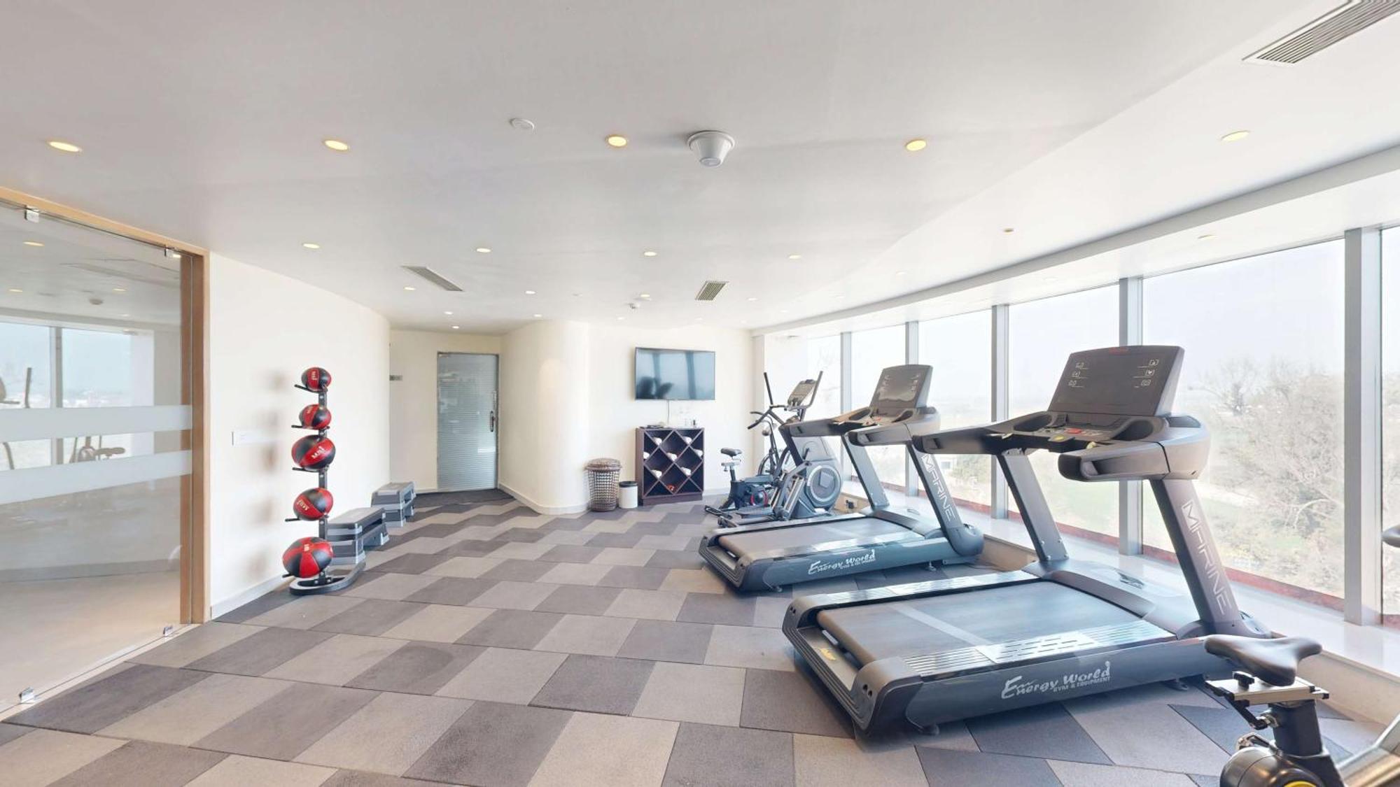 Radisson Hotel Bareilly Airport מראה חיצוני תמונה