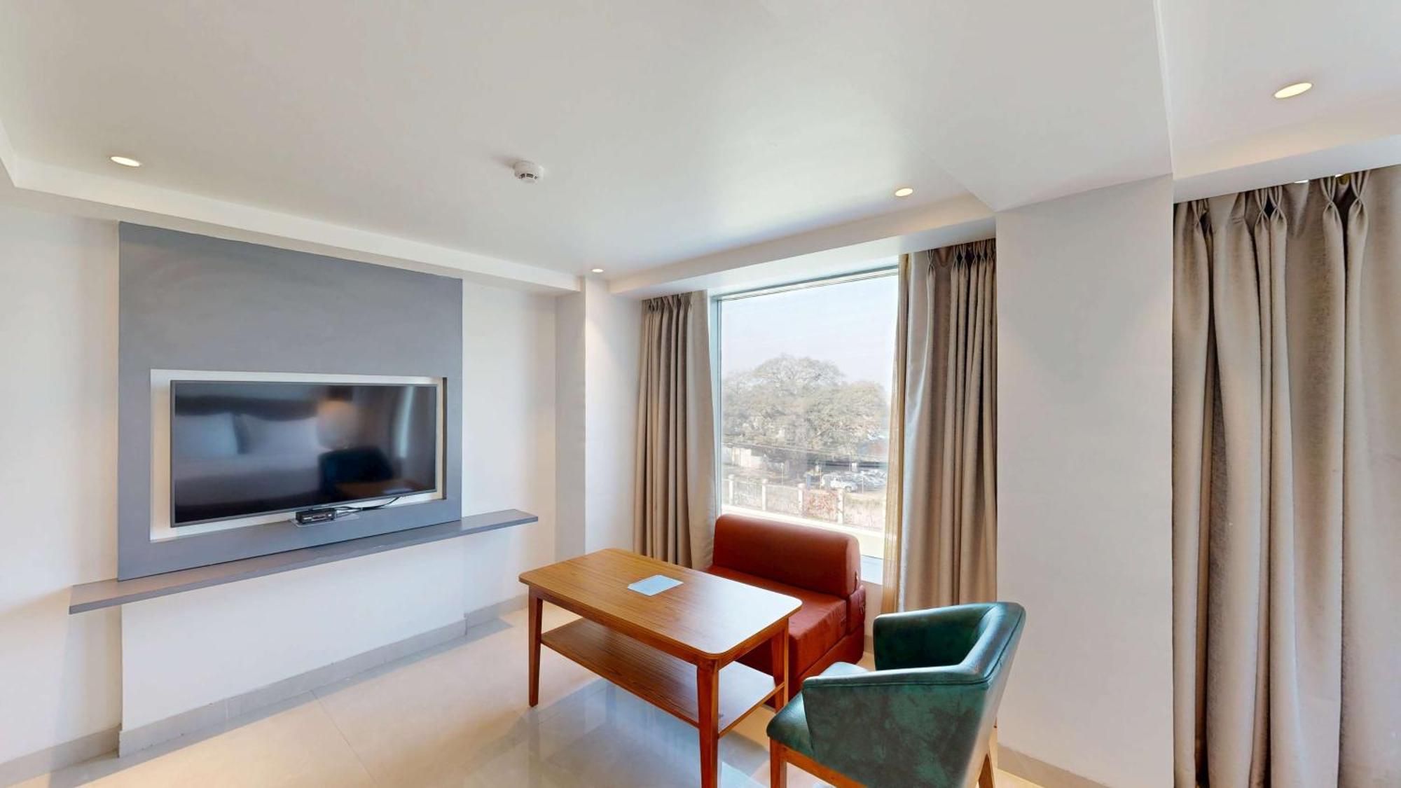Radisson Hotel Bareilly Airport מראה חיצוני תמונה