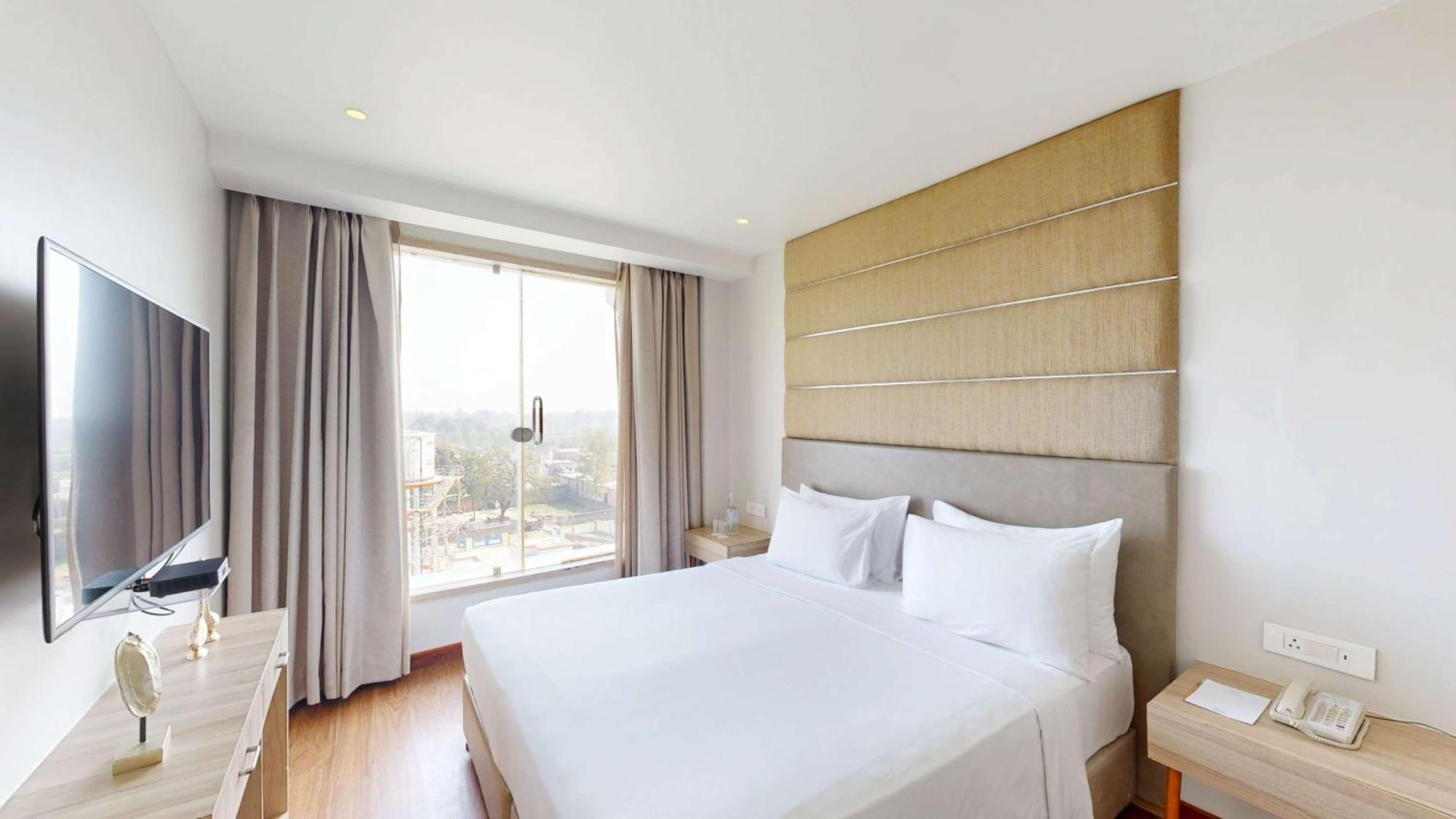 Radisson Hotel Bareilly Airport מראה חיצוני תמונה