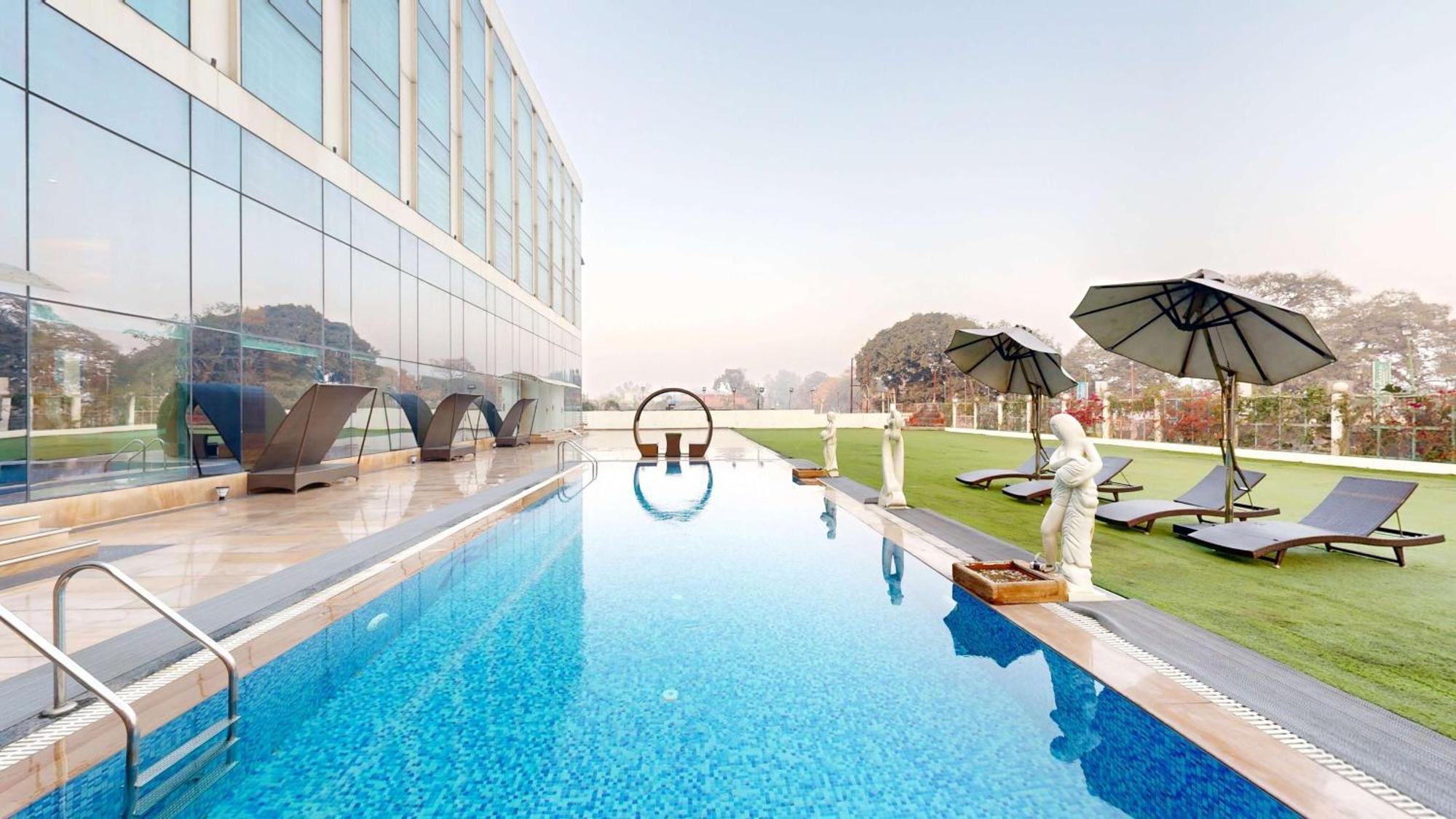 Radisson Hotel Bareilly Airport מראה חיצוני תמונה